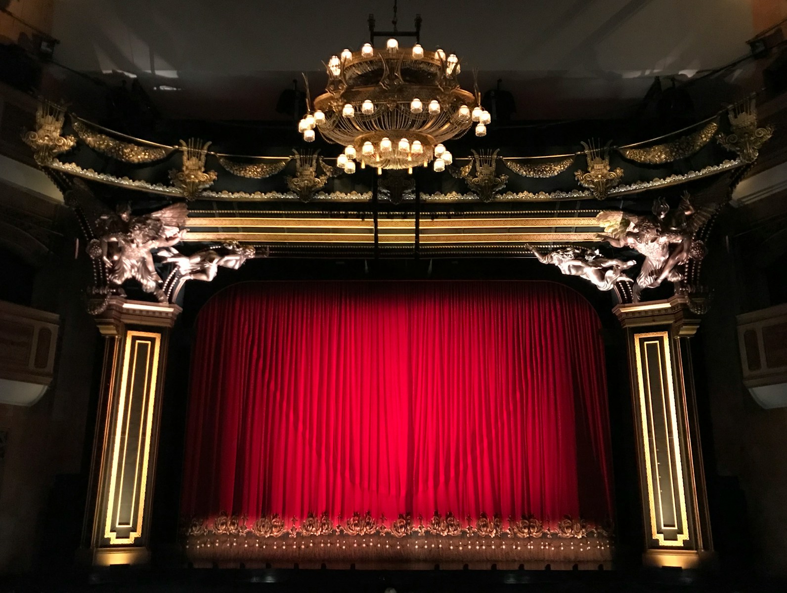 red curtain stage